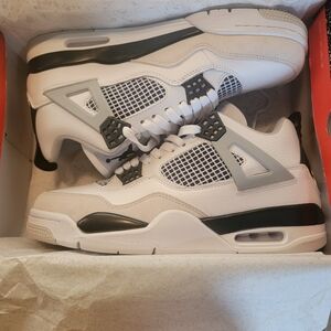 Jordan 4s, military black
